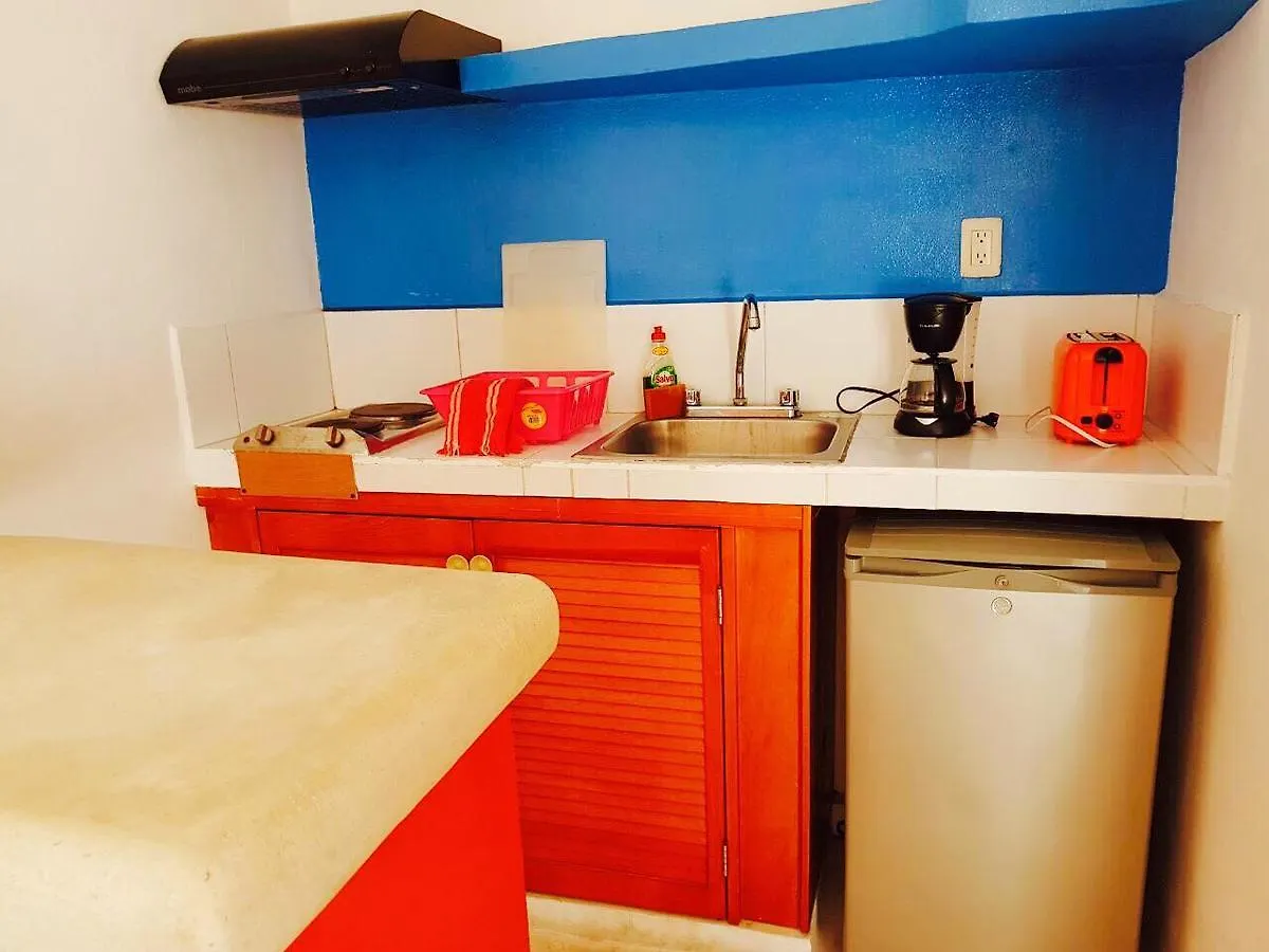Estudios Calle 28 Playa del Carmen 0*,  Messico